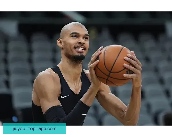 文班亚马：全队团结合作互相支持 我们将继续坚持为球队做出无声贡献