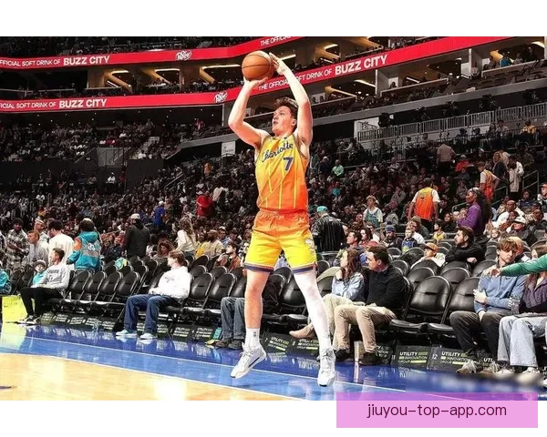 布朗直言防守挡拆失误频出篮板惨败导致不敌黄蜂全队需深刻反思调整